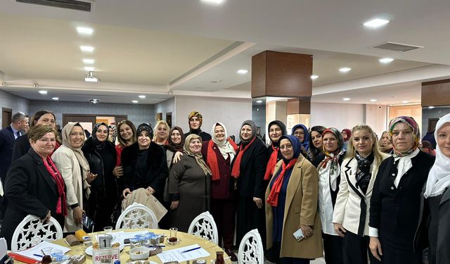 AK Parti'den 'Köklerden Geleceğe Kadın Kolları Teşkilat Çalıştayı'