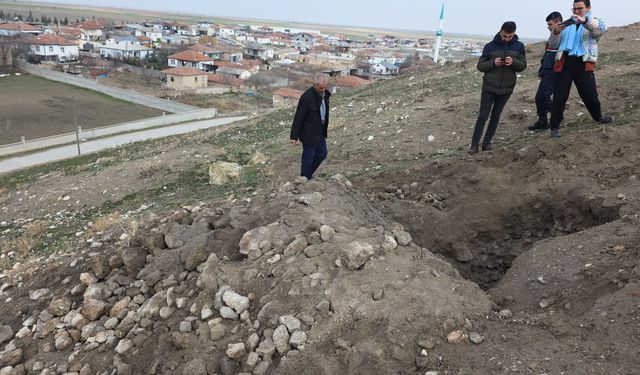 Aksaray'daki tarihi höyükte kaçak kazı tespit edildi