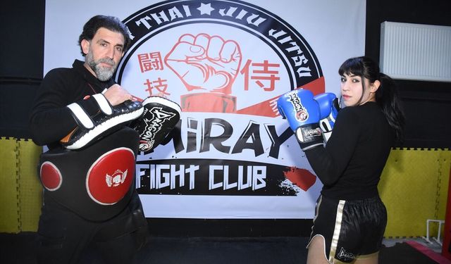 Antrenör babanın ju jitsu sporcusu kızı, başarılarıyla adını dünyaya duyurmak istiyor
