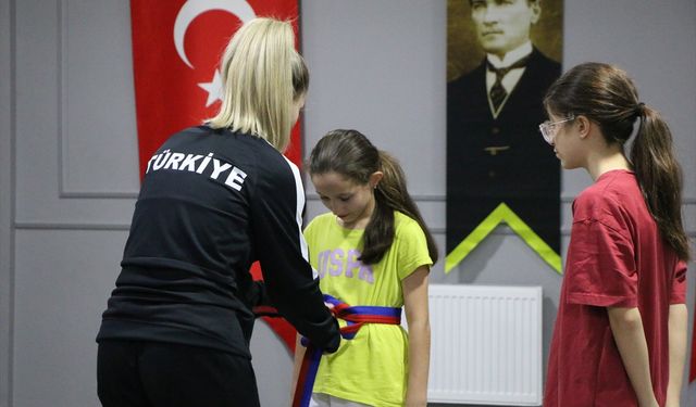 Avrupa şampiyonu tekvandocu Gülsena'nın yeni hedefi kürsüye öğrencilerini taşımak