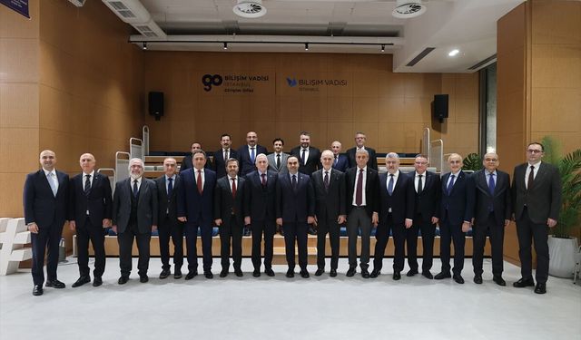 Bakan Kacır, İstanbul'daki organize sanayi bölgelerinin başkanlarıyla bir araya geldi: