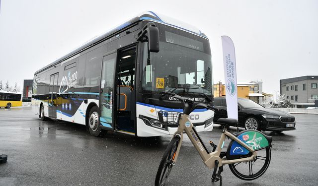 Başkan Büyükkılıç, çevreci ve yenilebilir elektrikli otobüs ile bisikletleri inceledi