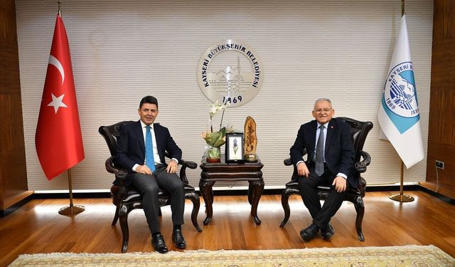 Başkan Büyükkılıç, Ulaştırma ve Altyapı Bakan Yardımcısı Boyraz'ı makamında ağırladı