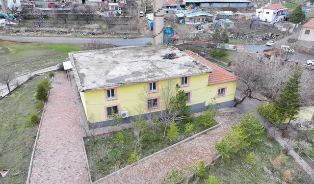 Başkan Özdoğan, şiddetli rüzgar sonrası çatısında hasar oluşan camide incelemelerde bulundu