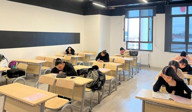 Beypazarı Aile Yaşam Merkezi'nde kadınlara etkinlik, öğrencilere deneme sınavı