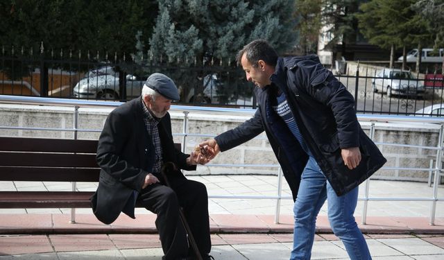 Beypazarı Belediyesi kandil simidi dağıttı