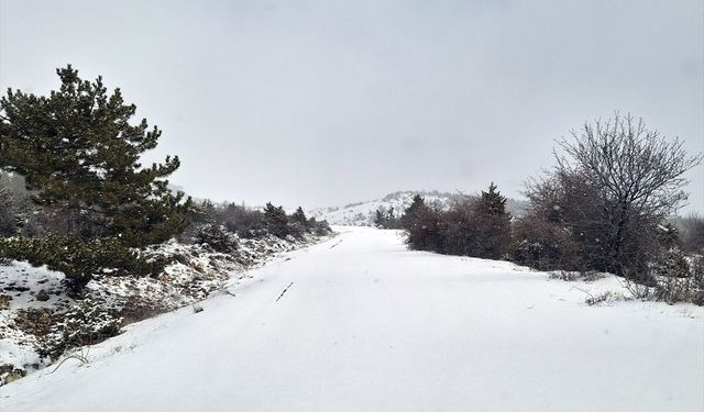 Beypazarı'nda kar yağışı etkisini sürdürüyor