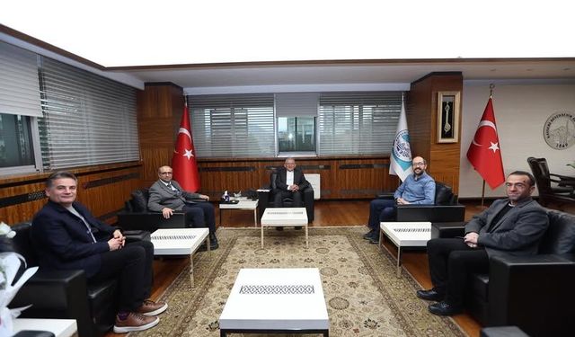 Büyükşehir Belediye Başkanı Büyükkılıç, akademisyenleri makamında ağırladı