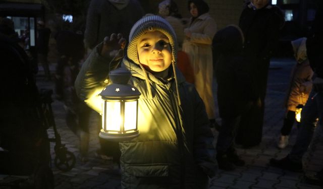 Çankırı'da minik öğrenciler ramazanın gelişini fener alayıyla kutladı
