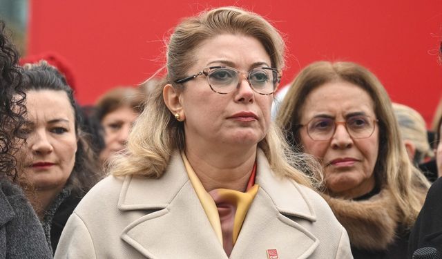 CHP'li Kaya, Aile ve Sosyal Hizmetler Bakanlığı önünde basın açıklaması yaptı