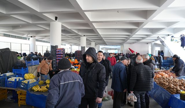 Çubuk Belediye Başkanı Demirbaş'tan pazar ziyareti