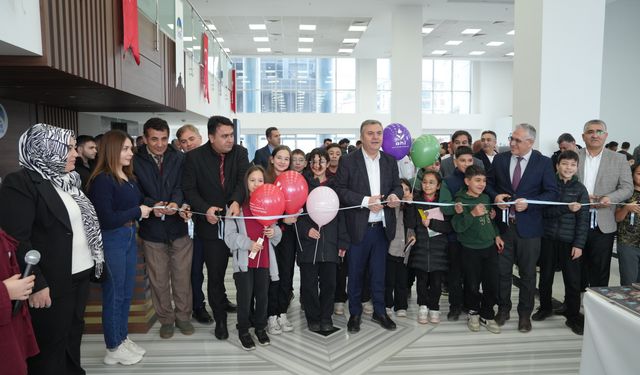 Çubuk'ta kitap fuarı açıldı