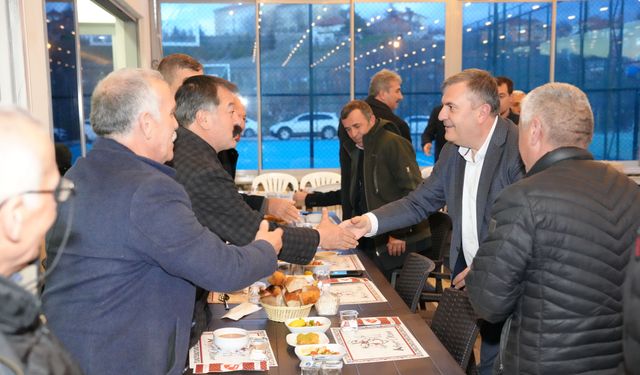 Çubuk'ta mahalle muhtarları ve aileleri iftarda buluştu