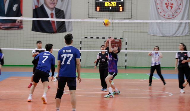 Eskil ilçesinde voleybol turnuvası başladı