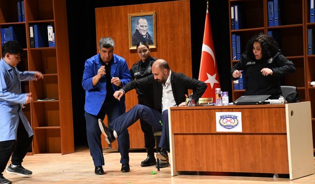 Eskişehir'de yargı mensuplarından tiyatro gösterisi