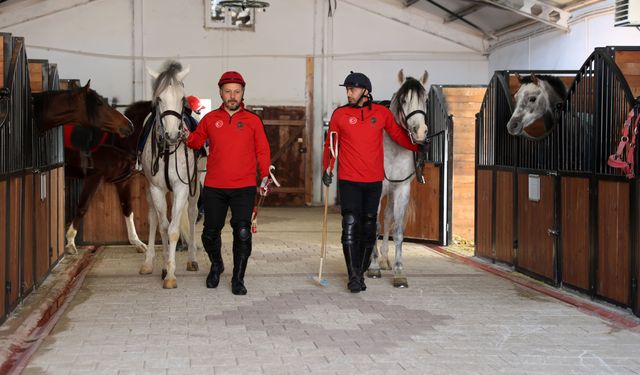 Geçmişi yüzyıllar öncesine dayanan atlı spor geleneği 'çevgan' Sivas'ta yaşatılıyor