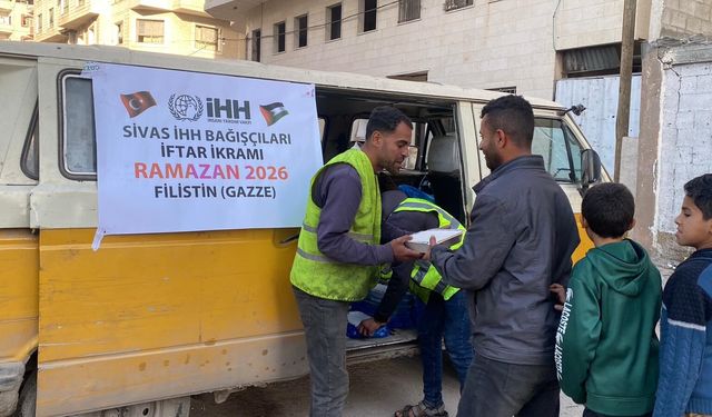 İHH İnsani Yardım Derneği Sivas Şubesinden Gazze'ye yardım