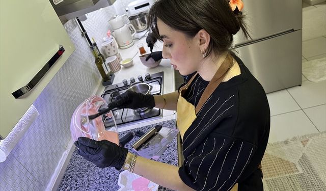 İki kadın kursta öğrendikleri butik çikolata üretimini mesleğe dönüştürdü