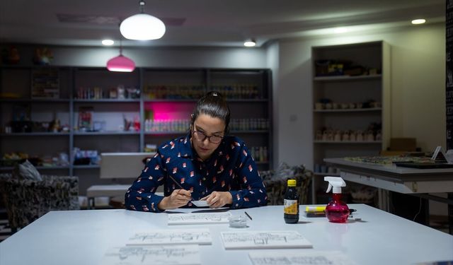 İşitenlere eğitim veren sağır sanatçı, 'sessizliği' sanatıyla aşıyor