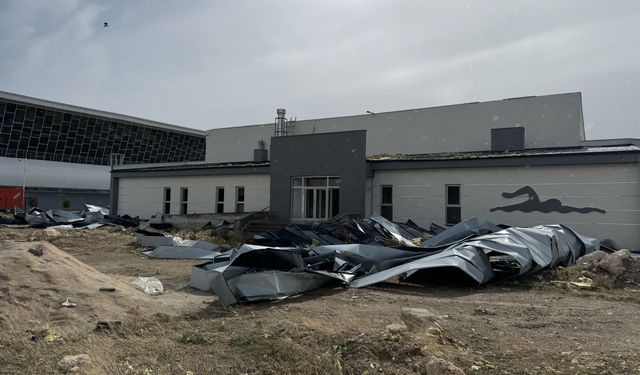 Karaman'da şiddetli rüzgar etkili oldu