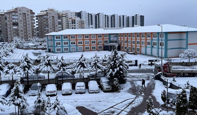 Kayseri'de kar yağışı etkili oldu