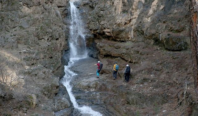 Kayseri'deki 150 metre yükseklikten çağlayan Uçansu Şelalesi, yılın sadece 1 ayı akıyor
