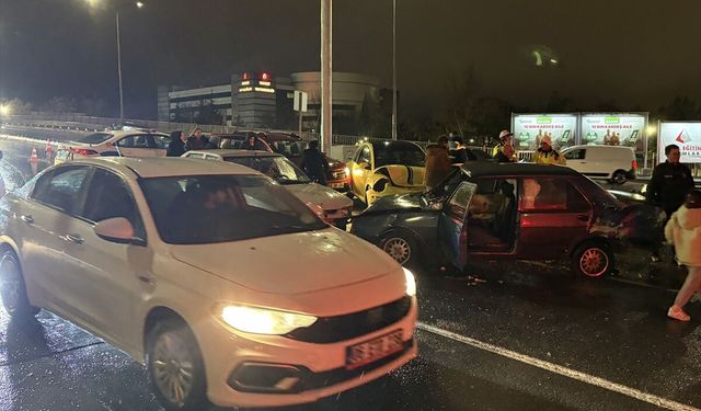 Kayseri'deki zincirleme trafik kazasında 2 kişi yaralandı