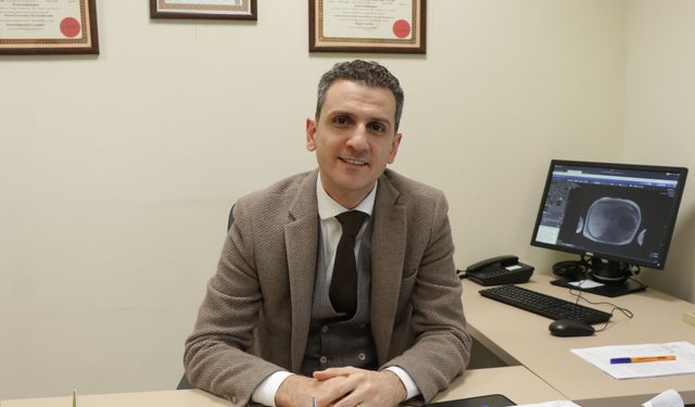 Kazakistanlı kadının karnından yaklaşık 45 santimetrelik tümör çıkarıldı