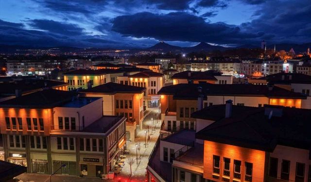 Konya'da Suriçi Çarşısı, güneş enerjisiyle aydınlanıyor