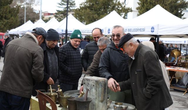 Melikgazi Antika Pazarı nostalji tutkunlarını ağırladı