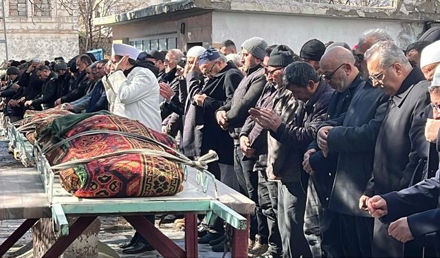 Nevşehir'de karbonmonoksit gazından zehirlenen ailenin cenazeleri toprağa verildi