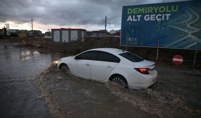 Niğde'de kuvvetli sağanak ve rüzgar etkili oluyor