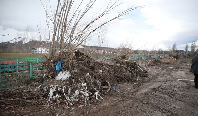 Niğde'de sağanak hayatı olumsuz etkiledi