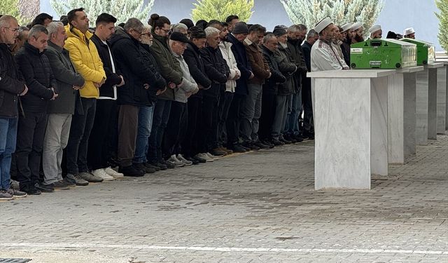Niğde'de trafik kazası sonrası silahla öldürülen 2 kişinin cenazesi defnedildi