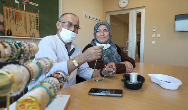 Onkoloji hastaları el sanatlarıyla yaşam motivasyonlarını artırıyor