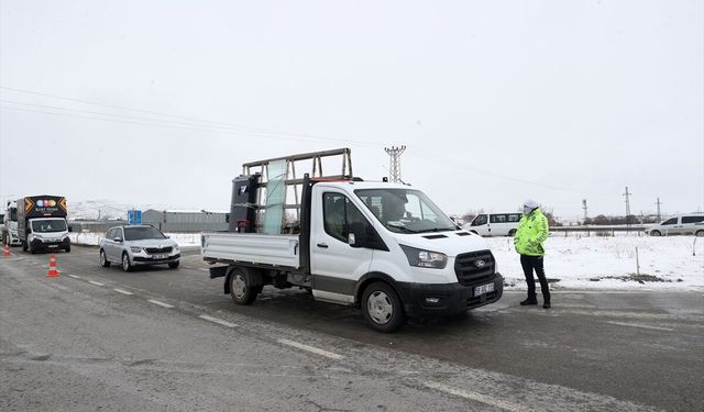 Sivas-Malatya kara yolu ulaşıma kapatıldı