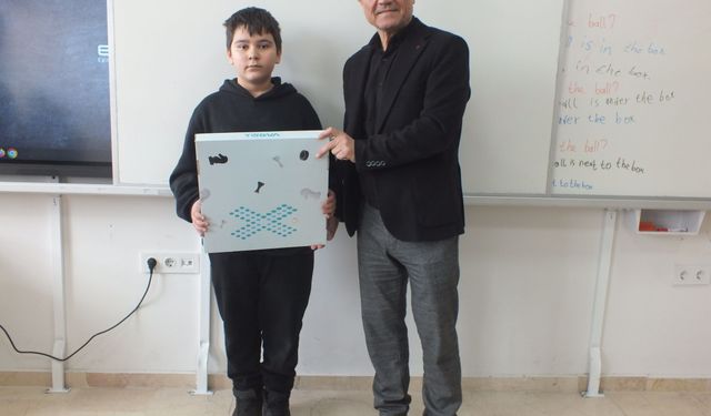 Sivas'ta resim yarışmasında dereceye giren öğrenci ödüllendirildi