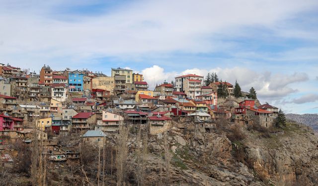 Torosların 7 bin nüfuslu ilçesinde yaşlıların sofrasını belediye ekipleri kuruyor