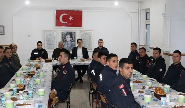 Ulaş Kaymakamı Eskimez ve Belediye Başkanı İlbey, jandarmayla iftarda bir araya geldi