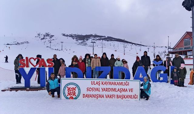 Ulaş'tan 27 öğrenci Yıldız Dağı Kış Sporları Turizm Merkezi'nde eğlendi
