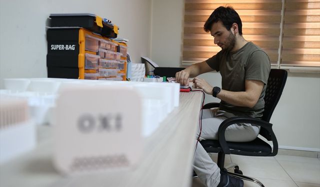 Üniversite öğrencisi yıldırımdan esinlenerek taşınabilir dezenfektan cihazı geliştirdi