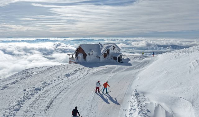 Yıldız Dağı hafta sonu kayakseverlerle doldu