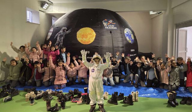 Zara'da 'Uzay Çadırı ve Sanal Gerçeklik' etkinliği düzenlendi