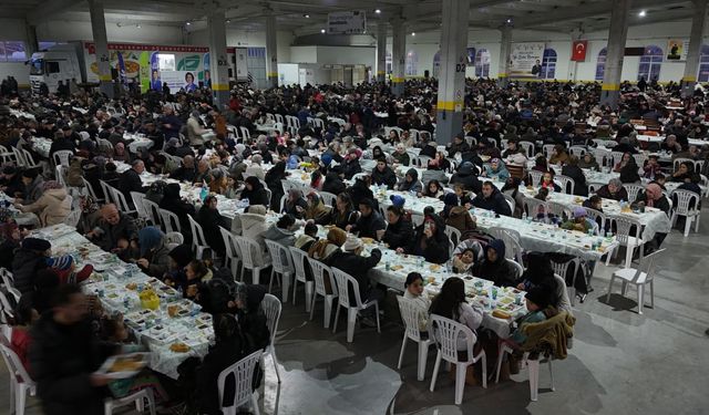 Mahmudiye’de iftar buluşmasına yoğun katılım