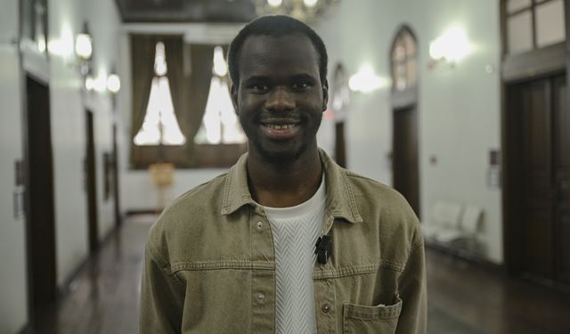 Mali'de iftarda sofralar iki kez kuruluyor, yemekler camide yeniyor