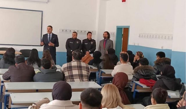 Niğde'de öğrencilere 'IBAN kiralama' dolandırıcılığı anlatıldı