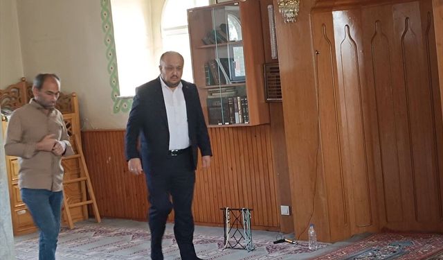 Ulaş'ta caminin bakım ve onarımını köylüler yaptı