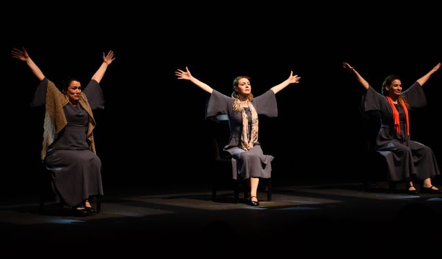 Eskişehir Şehir Tiyatroları Balıkesir'de Sanatseverlerle Buluştu