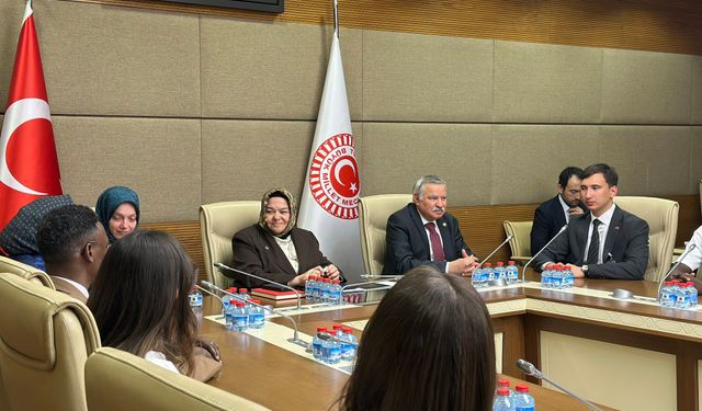Eskişehir’in Misafir Öğrencileri Gazi Meclis’te: Prof. Dr. Ayşen Gürcan’dan Gençlere Destek