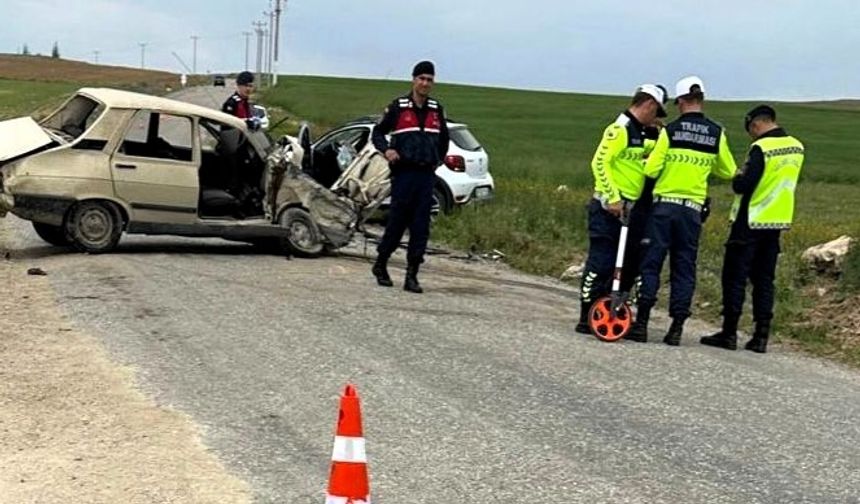 Aksaray'da 2 otomobil çarpıştı 1 kişi öldü, 2 kişi yaralandı